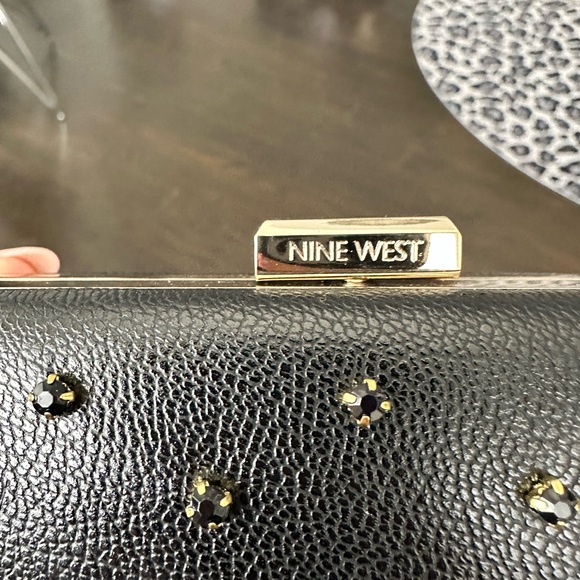 Nine West Clutch with gold chain - Picture 6 of 6